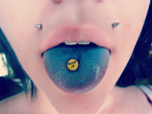 Yeah! Suck it, baby! Tounghe-Piercing on blue tounge and two madonnas/monroes http://piercingprinces