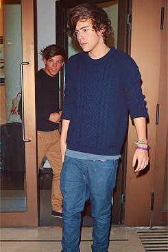 zarrys-blog:  Favourite Harry Styles Candid (8) - NOV 17TH  OUT AND ABOUT IN LONDON