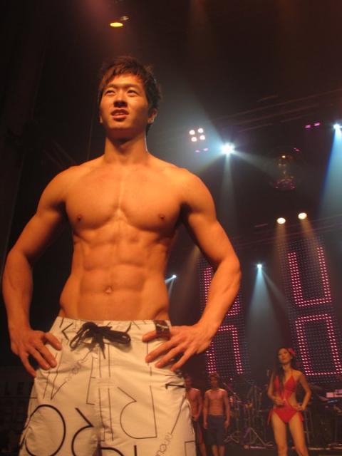 hunksinsingapore:  Jason Chee, owner of the most defined set of abs in Singapore.