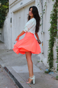 pedalfar:  VIVALUXURY: PRETTY PLEATS 