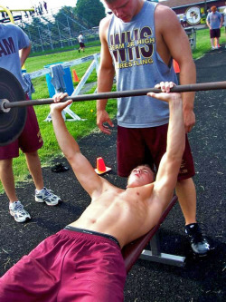 bromofratguy:  I love working out with straight guys. When I’m lifting their bulge is right at my face. When they lay on the bench, depending on the shorts they wear, you can always clearly see their bulge and sometimes the outline of their penis head. 