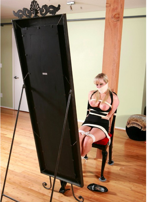 333images:  This was the first mirror picture I ran into, and it sort of typifies