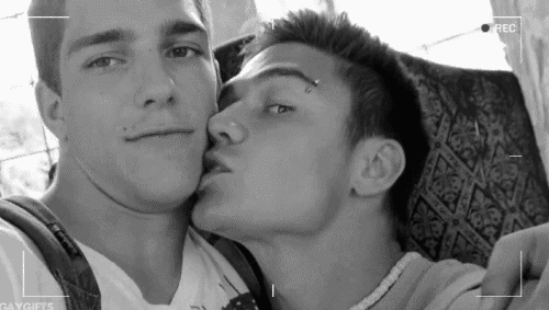 gaykissingboys-blog:  So cute :)