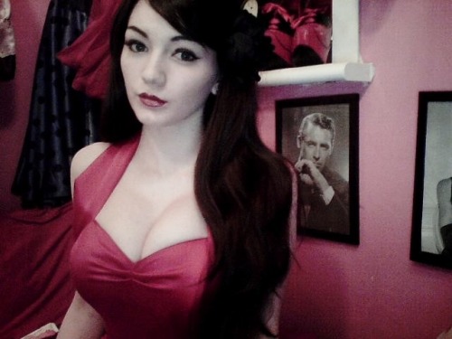 itchyknickers:  the curiousness of your potential kiss, stops my mind and body aching 