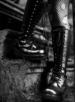 D-E-R-R-I-C-K-A:  I Want Those Boots *_*  I&Amp;Rsquo;M Sure My Fuckslave Would Too.