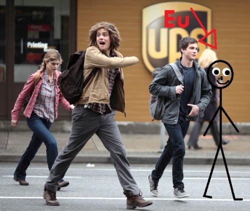 abiancadiangelo:  r-i-o-r-d-a-n:  Eu com o elenco de O Mar de Monstros . Invejosos vão dizer que é photoshop Mais invejosos ainda vão dizer que é Paint. u_u  kkkkkkkkkk 