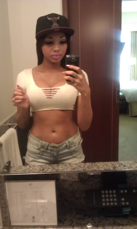 badbitchesandgoodsex:  twitter.com/#!/PattyeffinMayo www.youtube.com/fyeahecochic13 