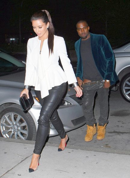 tupac4l:  yazzyshakur:  lol why kanye got his pants down  omggg  LOLOL Yeezy please don’t wife that broad tho.