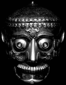 blackhallmanor:  kapāla, (Sanskrit: “skull”), Tibetan thod pa, cup made of a human skull, frequently offered by worshipers to the fierce Tantric deities of Hindu India and Buddhist Tibet. In Tibet the skull cup is displayed on the Buddhist altar
