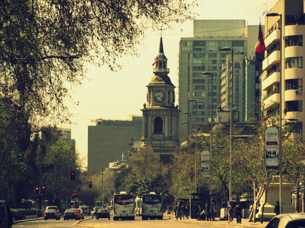stuck-on-you:   Alameda, Santiago de Chile  me encanta ♥  conce deberia estar