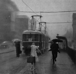 luzfosca:  Alex Howitt  “Rainy Day”, Undated
