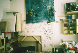 9tears:  greyveins:  studio (by t.ss.ee)  (via imgTumble)