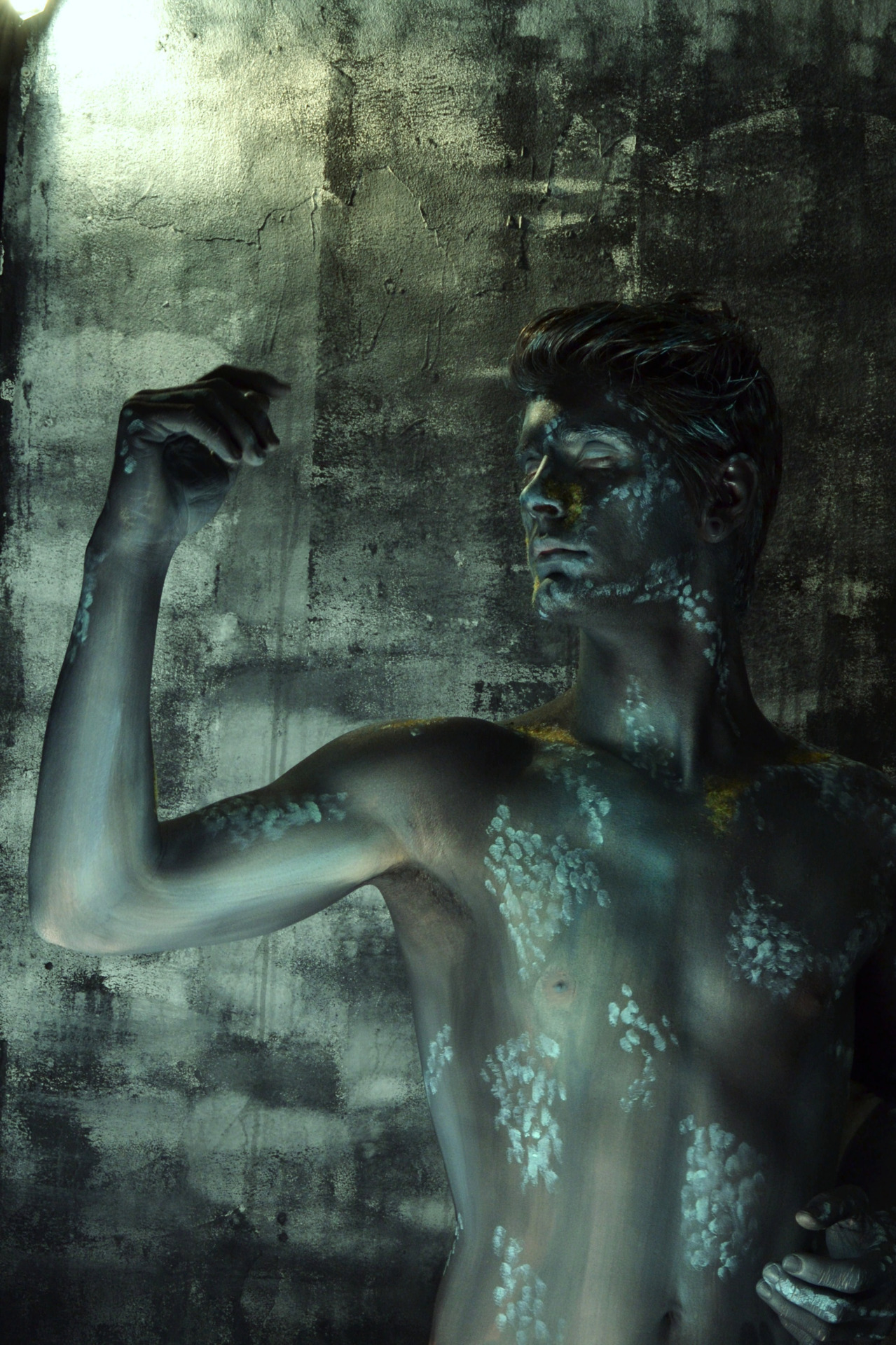 elegantlydishevelled-xo:  Final images of my human statue body painting :)
