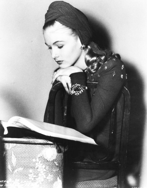 vivianhartleys-blog: Veronica Lake, 1940s https://painted-face.com/