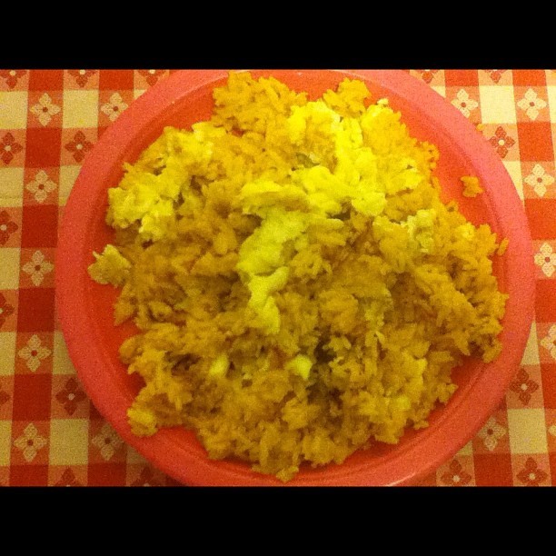 Yellow rice and eggs, ya tu sabes 😏🍳🍚 #whitedudesdontlikeme #Spanish #spanishfood