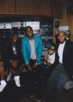 sniffitandinhaleit:  one big room full of DOPE NIGGA’S !!! 