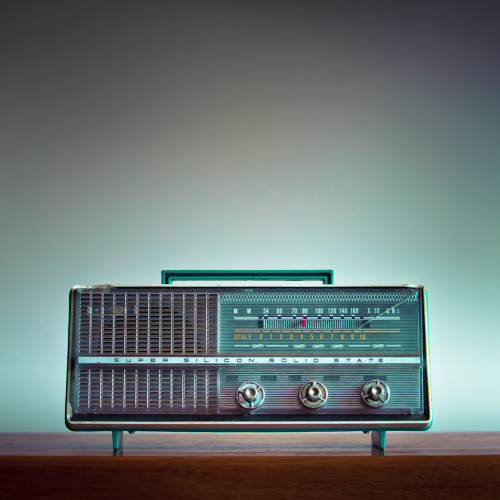 Vintage transistor radio of the brand Gold Star.