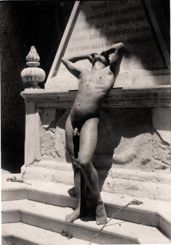 ohthentic:  gay-erotic-art:  antique-erotic: