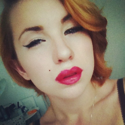 shesbombb:  http://ieatyoufordinner.tumblr.com/ 