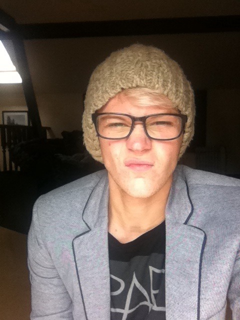 smiling-w0nt-hide-it:  Ryannn   he is actually too perfect. omg.
