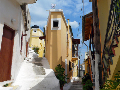 Streets of Pelekas, Corfu Island, Greece (by duqueıros).