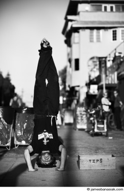 Rapping for tips upside down. Venice Beach CA 2011