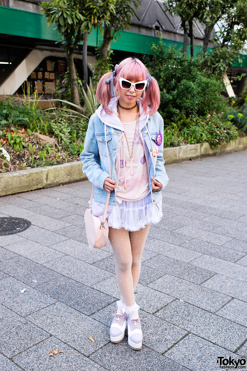 Fun Shibuya girl w/ cute pink hairstyle, tulle skirt &amp; tall Esperanza platform shoes.