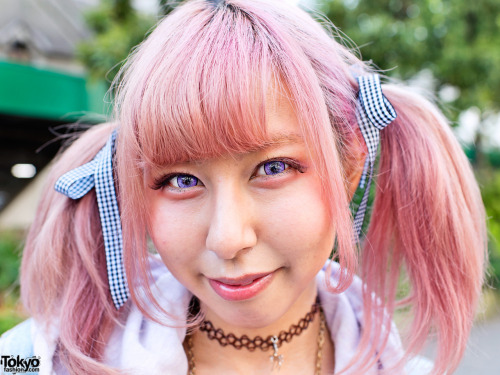 Shibuya girl’s awesome pink hair & purple circle lenses.