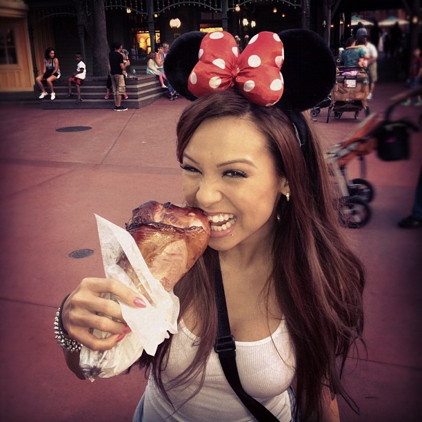 azianxxmuzik:  Such a food lover &lt;3 