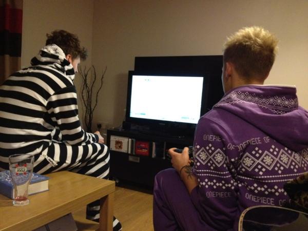 thebestofme&ndash;jp:  Joel &amp; Ryan playing fifa tonight!!! 29.4.12