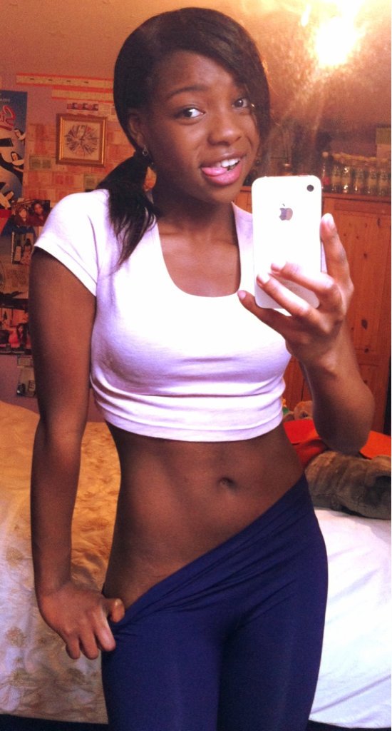 misfitting-skin:  Ignore my face. The next picture I post like this, a six pack WILL