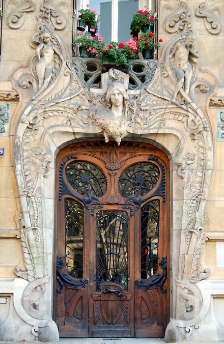 jeweledlight:furinchime:sweetvisage:Art Nouveau Doors(Photos uncredited as I collected them on my ha