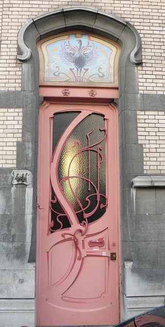 jeweledlight:furinchime:sweetvisage:Art Nouveau Doors(Photos uncredited as I collected them on my ha