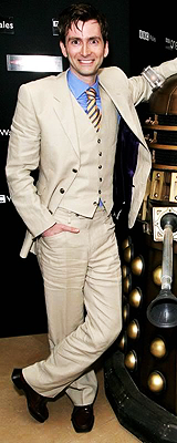 howtopickupafangirl:  David Tennant in suits↪  requested by my ovaries  How to Pick Up a Fangirl: Be David Tennant requested by my ovaries. buhahahahaha.