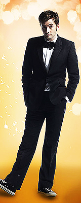 howtopickupafangirl:  David Tennant in suits↪  requested by my ovaries  How to Pick Up a Fangirl: Be David Tennant requested by my ovaries. buhahahahaha.