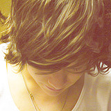 peachywang:  harry   looking down 
