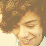 peachywang:  harry   looking down 
