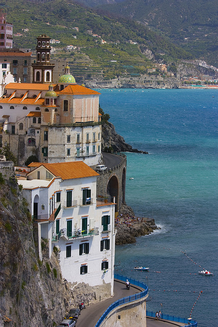 A bend to Atrani, Amalfi Coast, Italy (by chipotles).