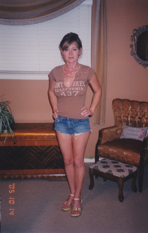 http://myfavmilf.tumblr.com/post/22122636941