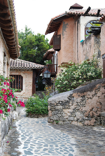 The streets of Altos de Chavón, a mediterranean village replica in Dominican Republic (by StGrundy).