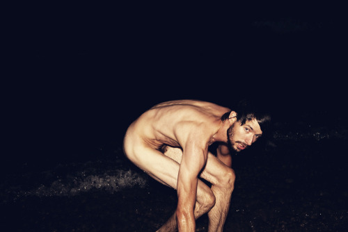 autruchon:  Mckenzie James, Eli de la série The Naked Sunday Project (2011) 
