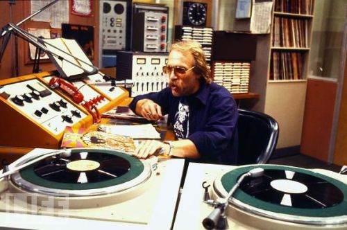 andthenthentherewerenone:The world needs more stoned DJ’s spinning tunes and a few less “experts” on the 6 o'clock news. 