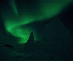 headlikeanorange:  Aurora australis in Antarctica. (Planet Earth - BBC) 