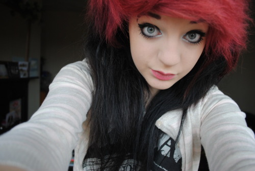 i-am-living-a-dream:  i-am-living-a-dream:  shelooksatmelikeimatrend:  i want to look like her.   AWWW^^ thankyou xoxx  reblog plz. x 