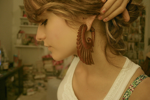  thats an interesting wood earring :)