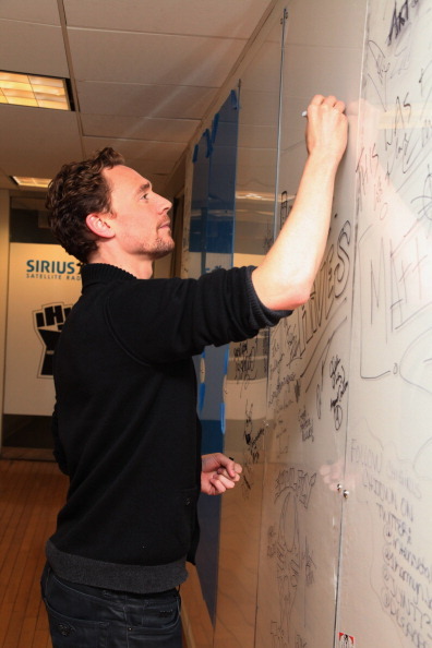 ko-no-yo:erebusodora:torrilla:Tom Hiddleston appears on SiriusXM’s Hits 1 at SiriusXM Studio on Apri