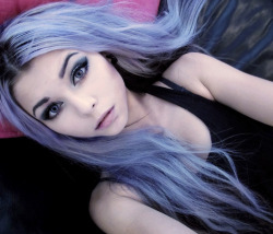 pussy-plunger:  really want that colour hair