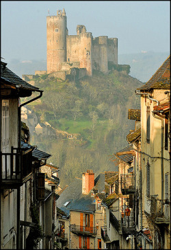 bluepueblo:  Castle on a Hill, Najac, France