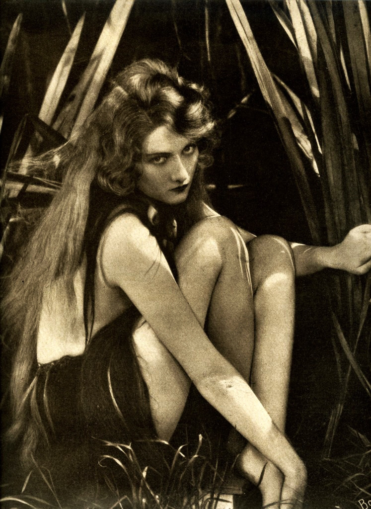  Edwina Booth 