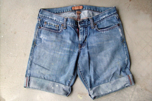 DIY On Trend Cut Off Shorts with Rolled Up Cuffs. This tutorial isn&rsquo;t as simple as just choppi